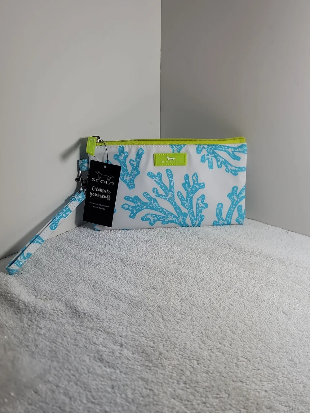 Scout OH CAY  White Wristlet with Aqua Coral Print and Lime Trim NWT